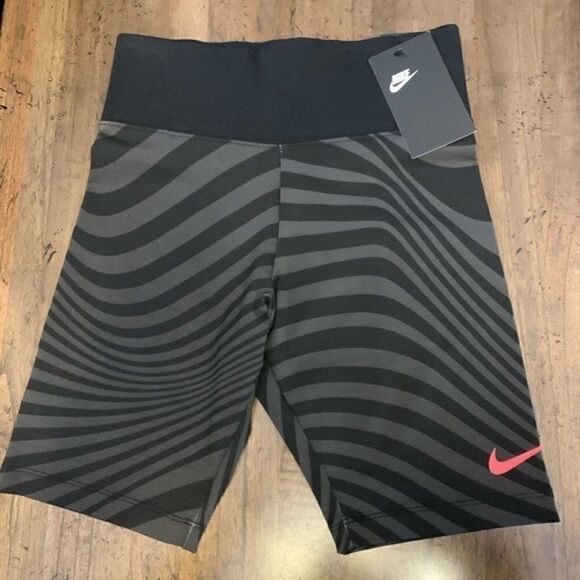 Nike Air MAX Bike Shorts - Picture 5 of 10